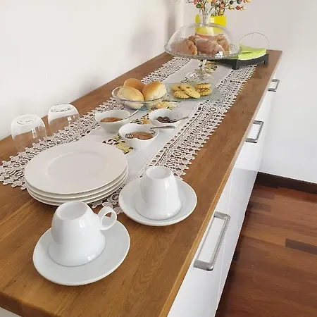 Ghira Bed & Breakfast Tavernerio